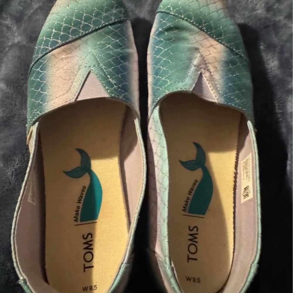 TOMS Women's Teal and White Quilted Flats